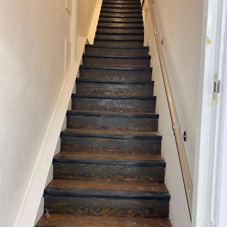 Lovely 1-Bedroom Loft Apartment Above Shop With Free Parking- Long Term Let Available Maldon Eksteriør bilde