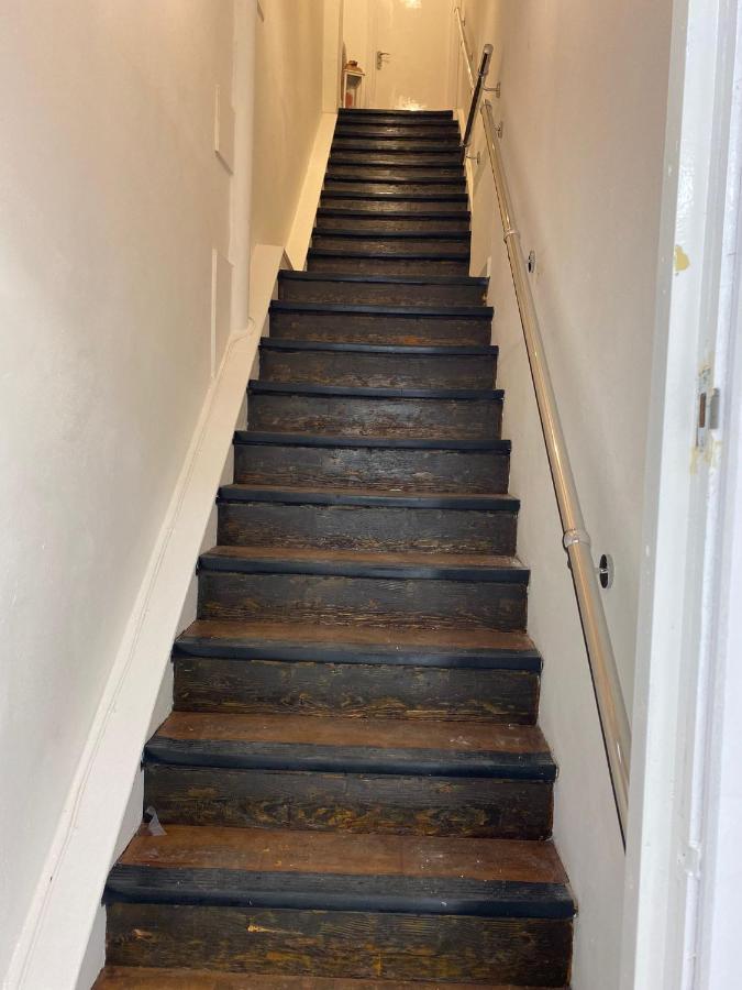 Lovely 1-Bedroom Loft Apartment Above Shop With Free Parking- Long Term Let Available Maldon Eksteriør bilde